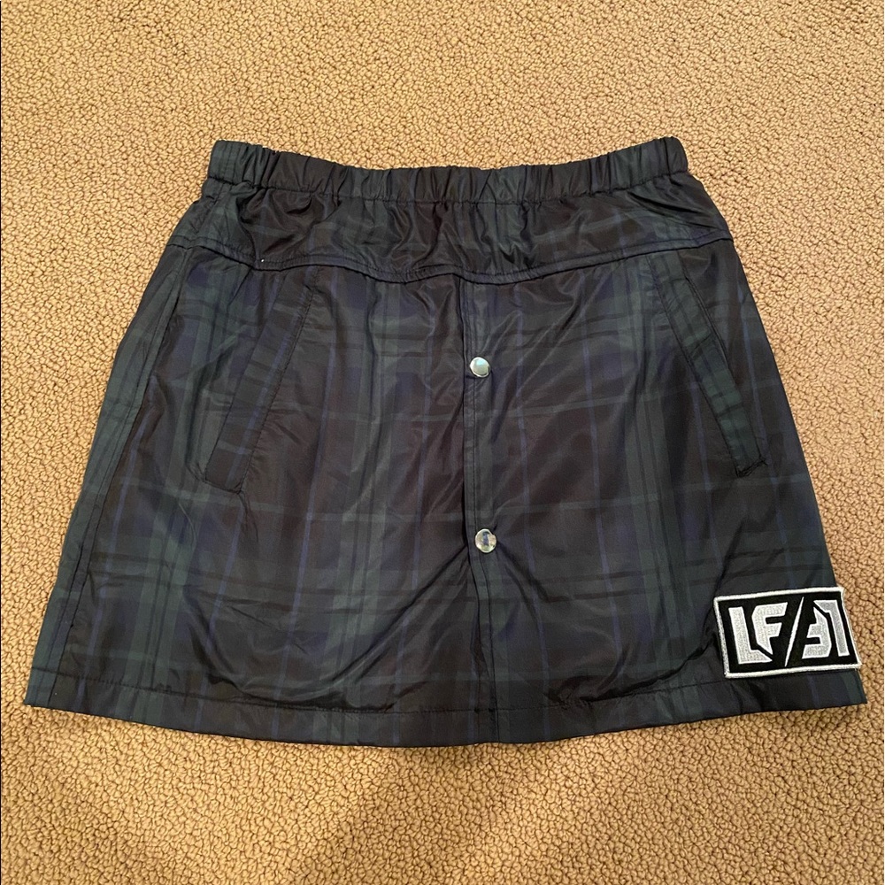 85%+ OFF: LF WINDBREAKER SKIRT, SPORTY & TRENDY!